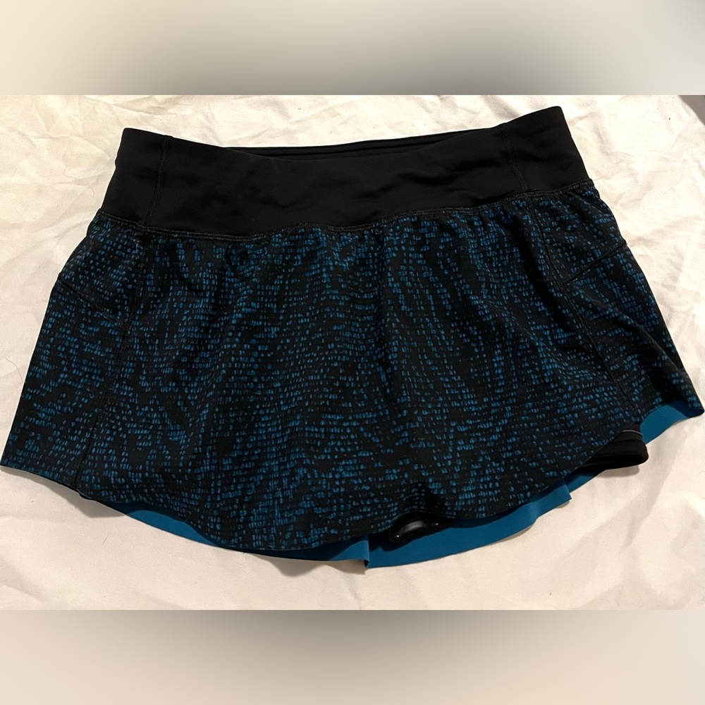 Lululemon running skirt, unique pattern, size 6